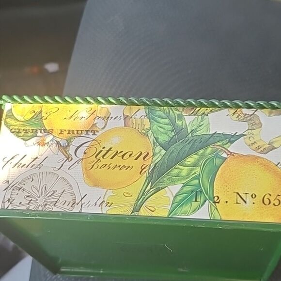 Green Metal Napkin Holder with a Lemon Pattern - Picture 4 of 8